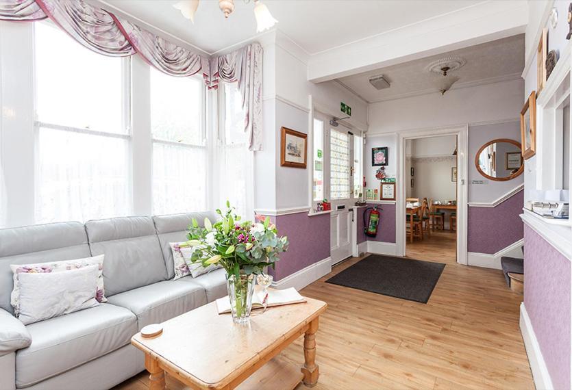Gable End Guest House Horley Bagian luar foto